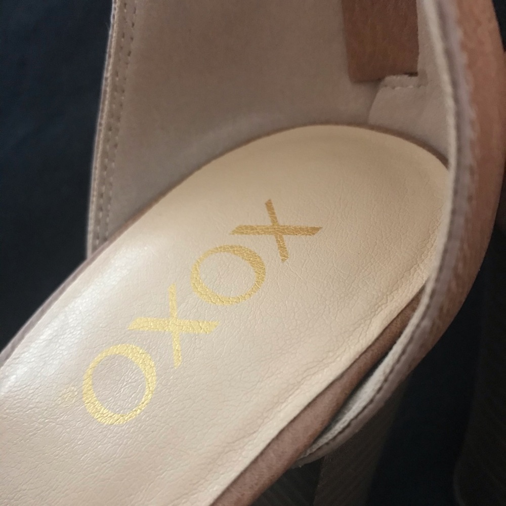 XOXO TAN OPEN TOE HEELS - Picture 5 of 10
